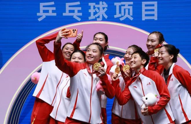 场依然是王者陈梦的底气就是实力在娱乐圈“玩”了9个月重回赛(图4) 场依然是王者陈梦的底气就是实力在娱乐圈“玩”了9个月重回赛(图4)